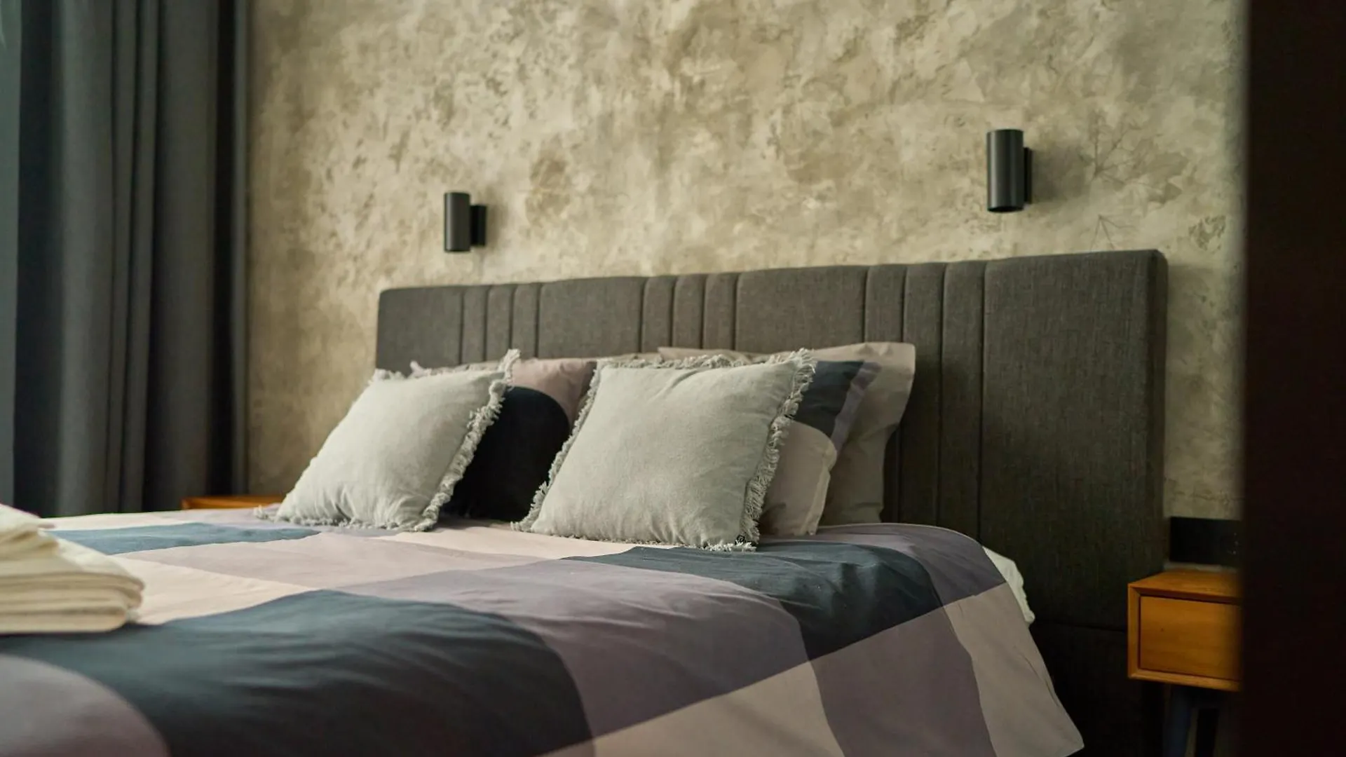 Luxury 2 Bedroom Apartment - Private Garden Sofia