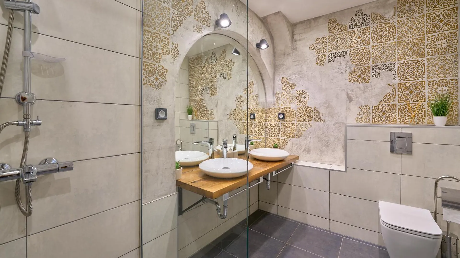 Luxury 2 Bedroom Apartment - Private Garden Sofia