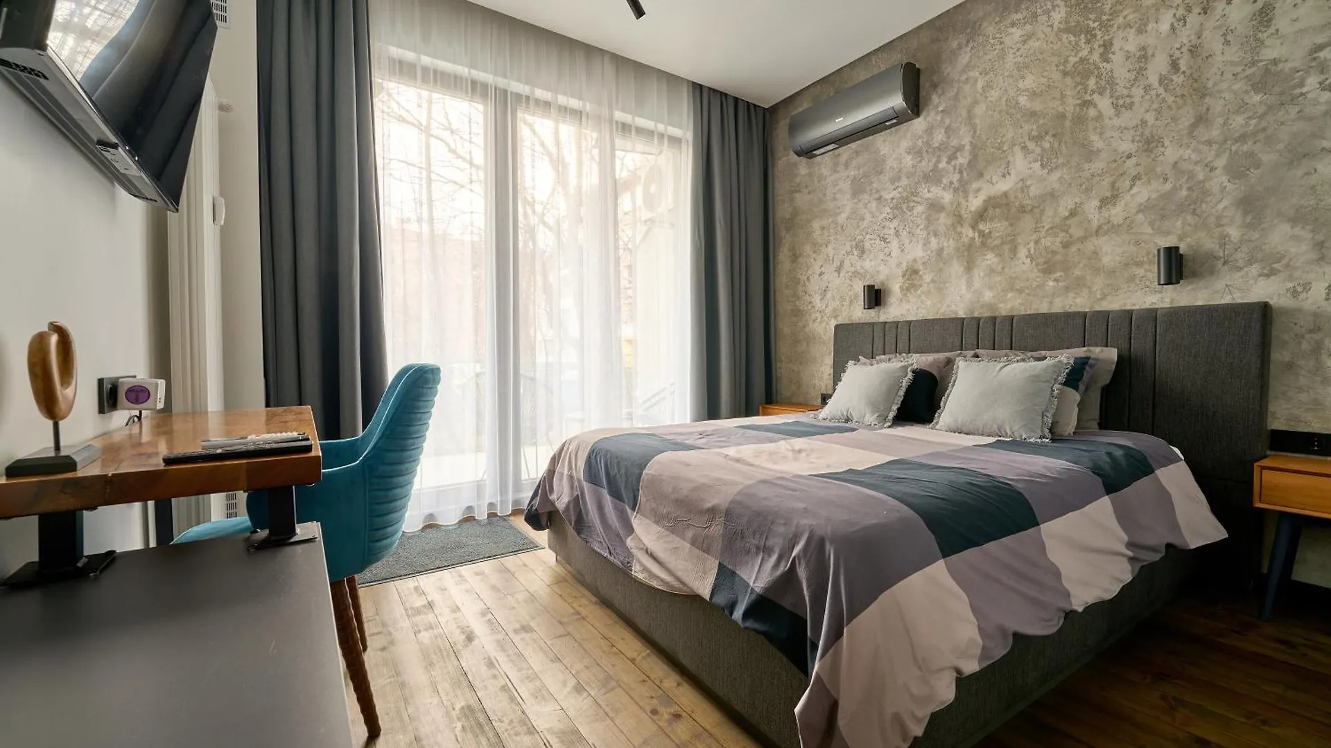 Luxury 2 Bedroom Apartment - Private Garden Sofia