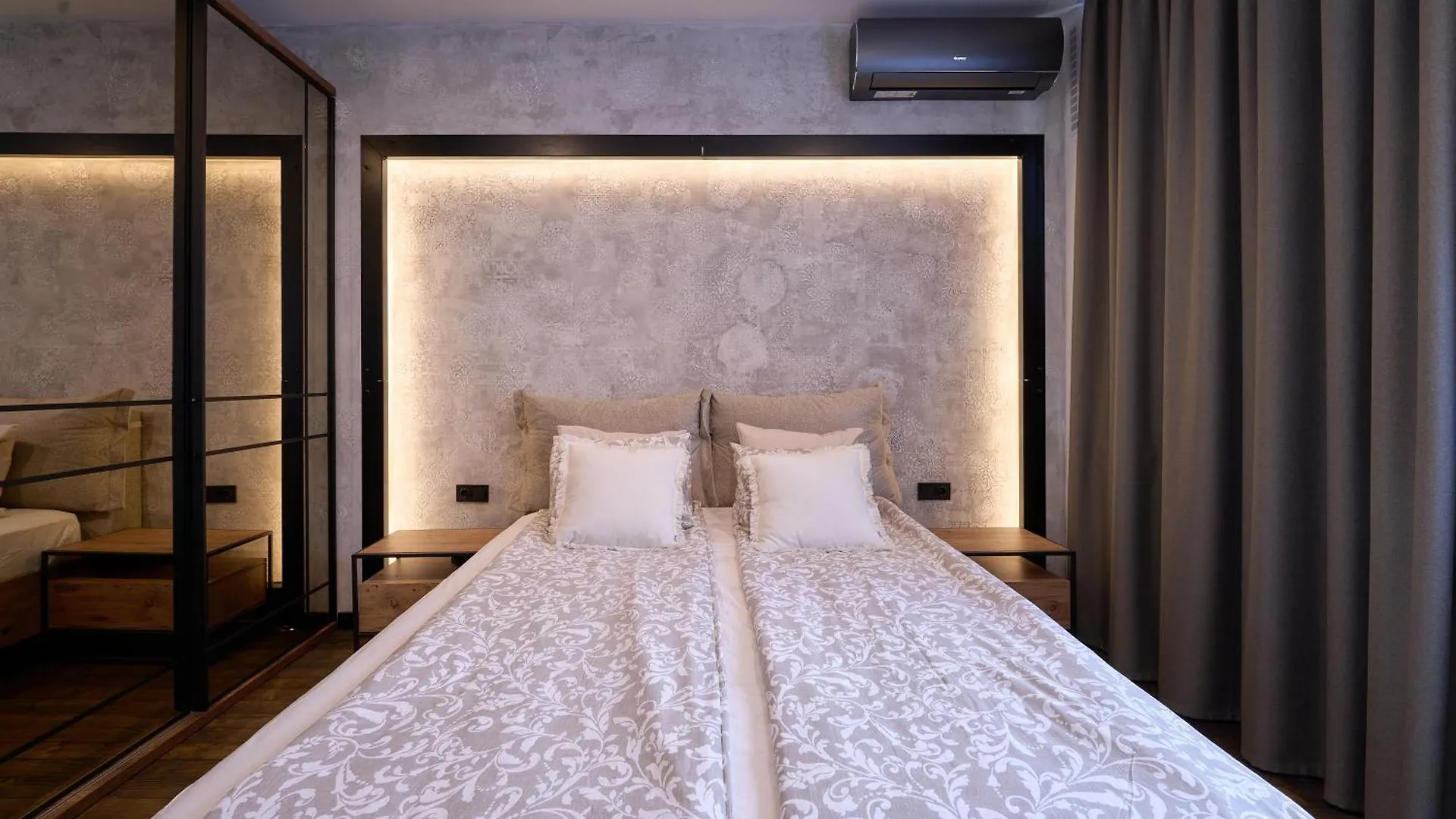 Luxury 2 Bedroom Apartment - Private Garden Sofia